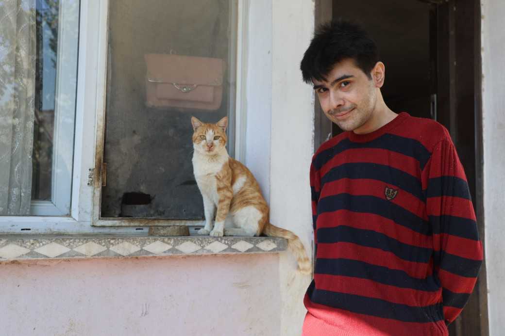 Barış, 3 yıl sonra duş alıp tıraş oldu: Annesi oğlunun evlenmesini istiyor