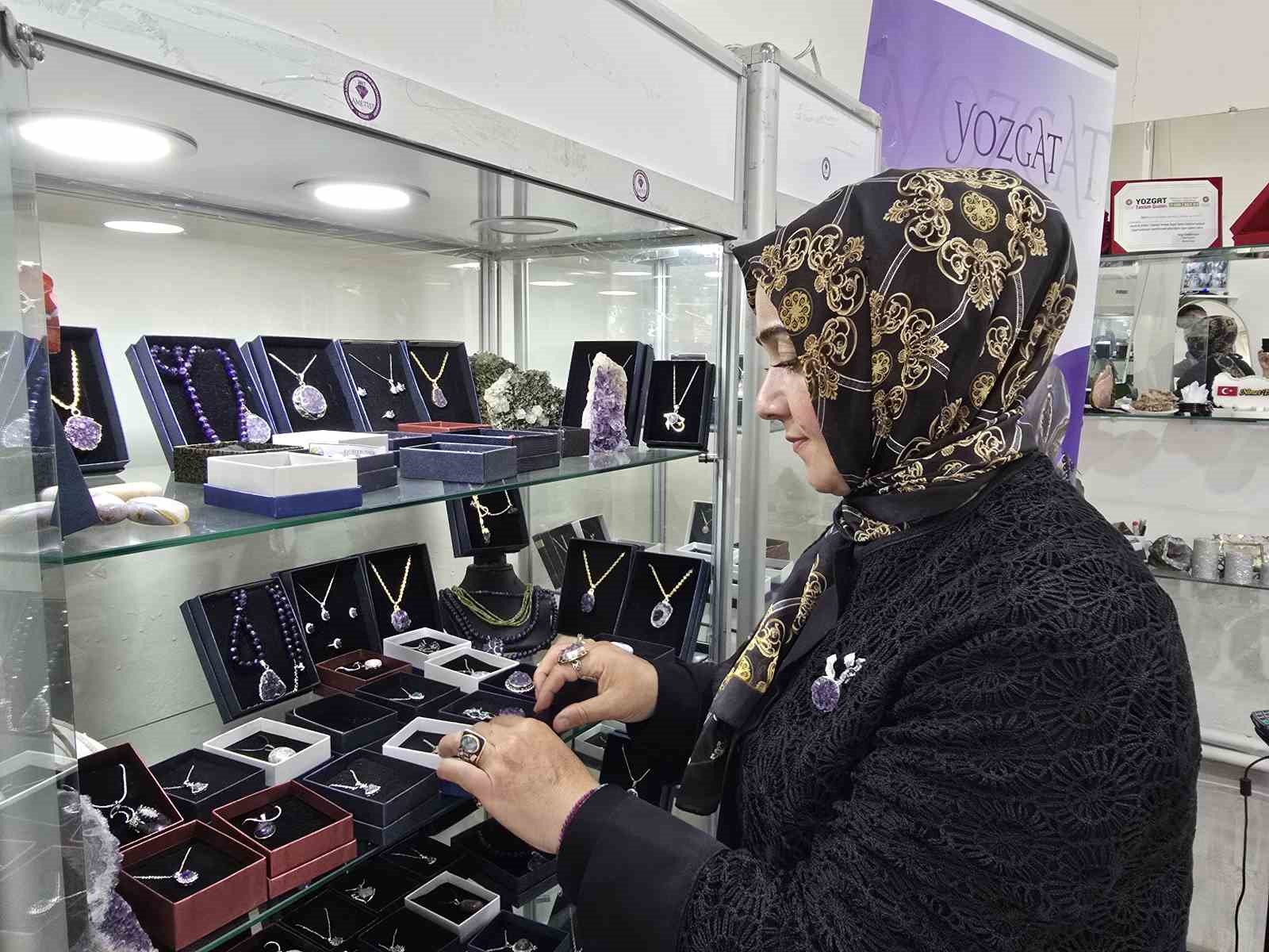 Yozgat’tan çıkarılıyor, kadınların elinde aksesuara dönüşüyor