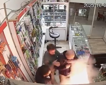 Van’da Tamir Edilen Cep Telefonu Patladı: Yaralanan Olmadı