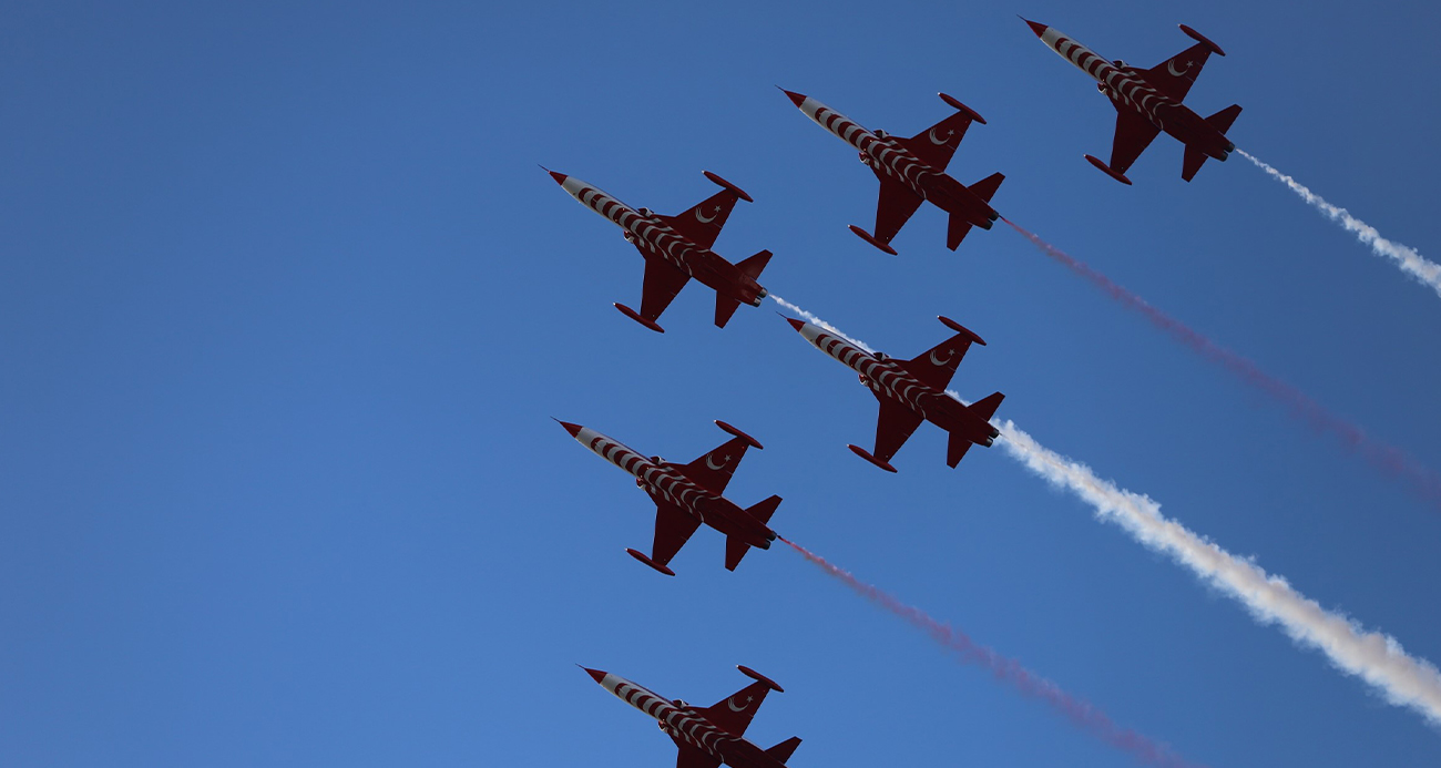 Türk yıldızları Bandırma semalarında nefes kesdi