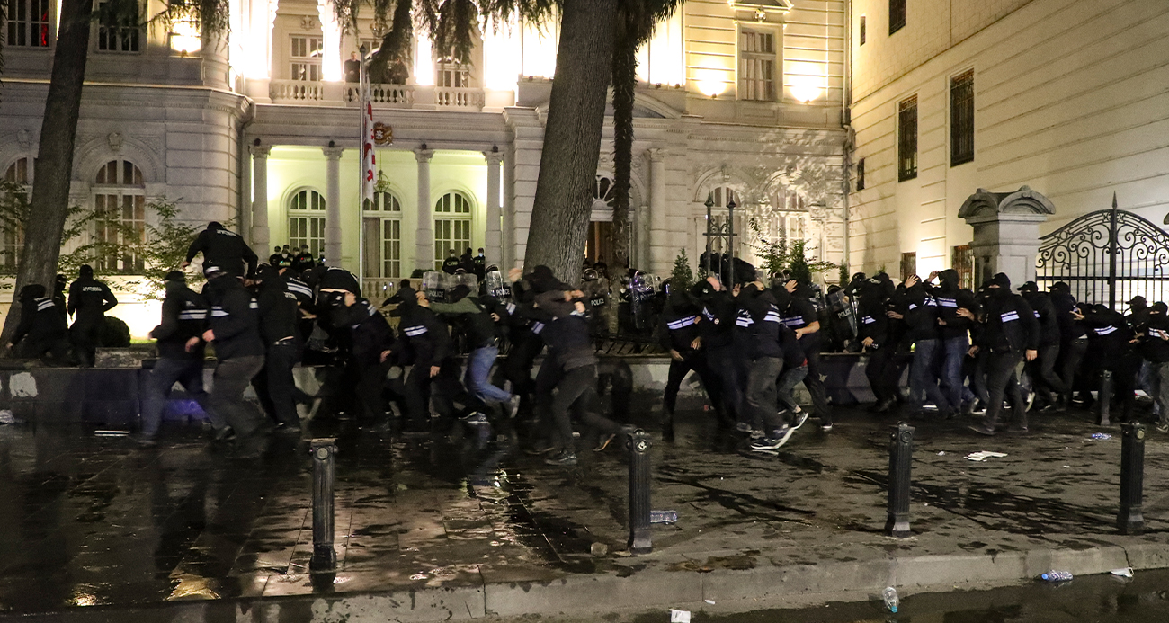 Gürcistan’da sokaklar karıştı