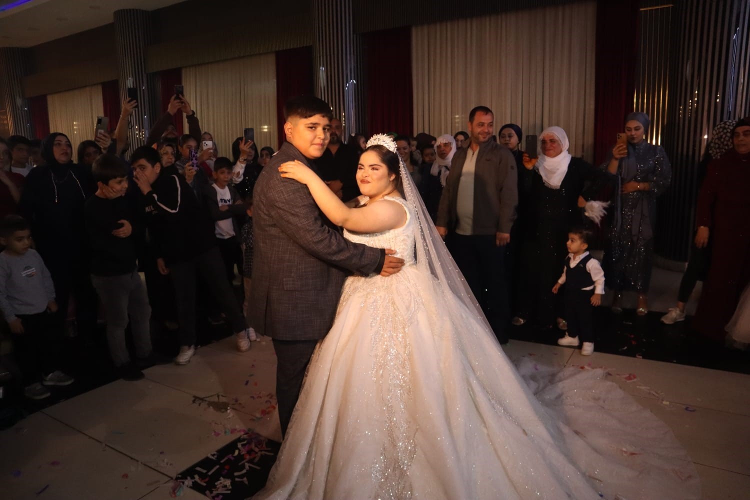 Down sendromlu gencin gelinlik hayali gerçek oldu