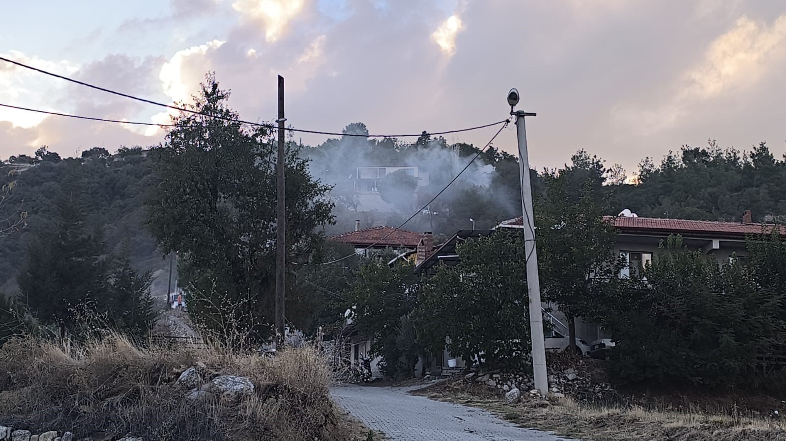 Denizli’de ateşle yapılan temizlik yangına neden oldu