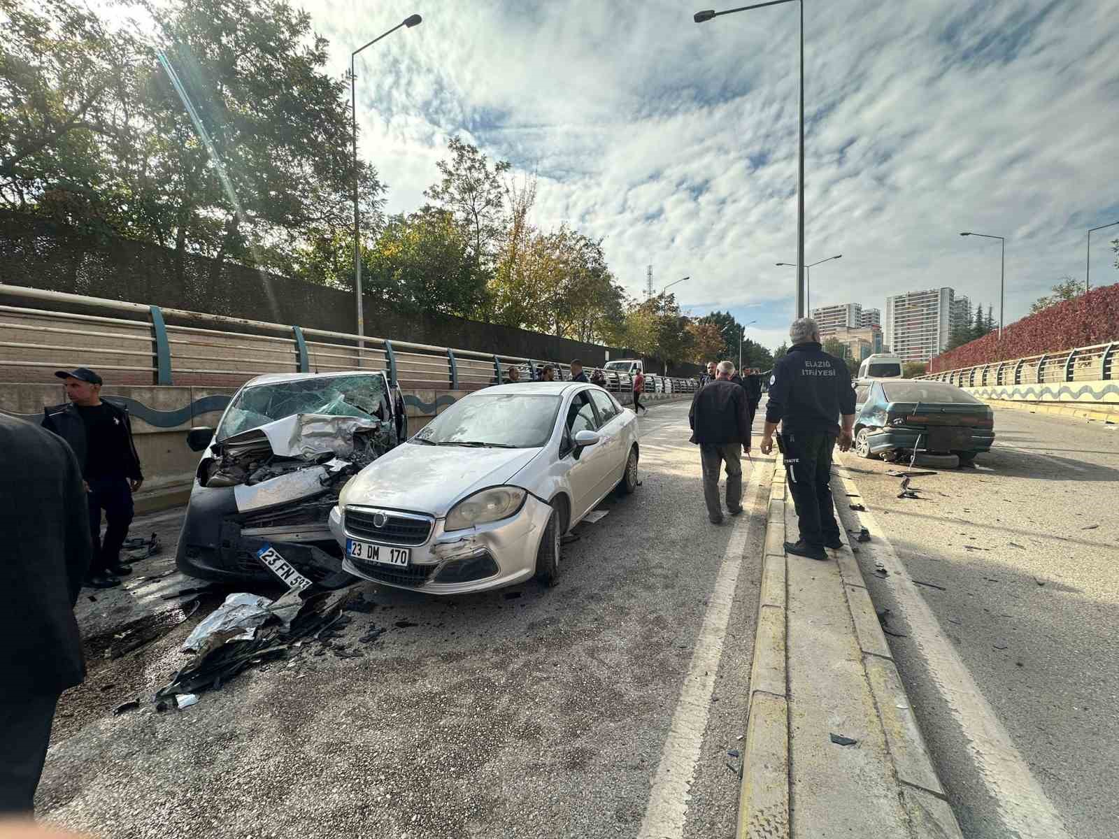 Elazığ’da zincirleme kaza: 1 ölü, 4 yaralı