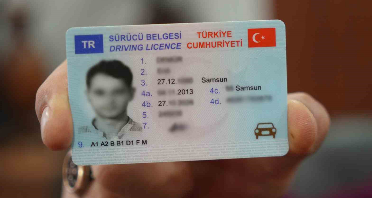 “Eski tip ehliyetlerde son gün yoğunluğu”