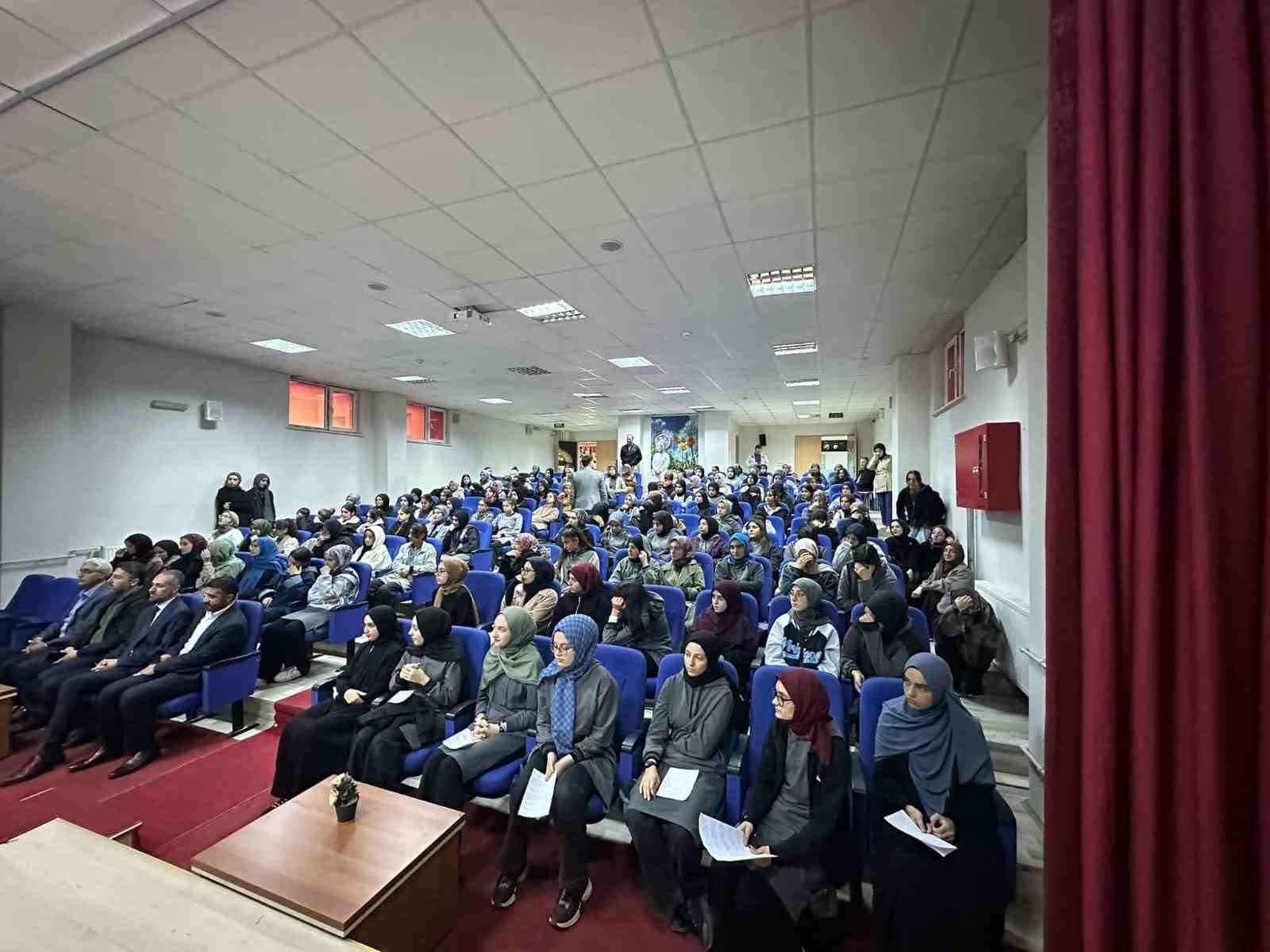 “Gençlerle Buluşma: Müftü Şık Öğrencilerle Bir Araya Geldi”