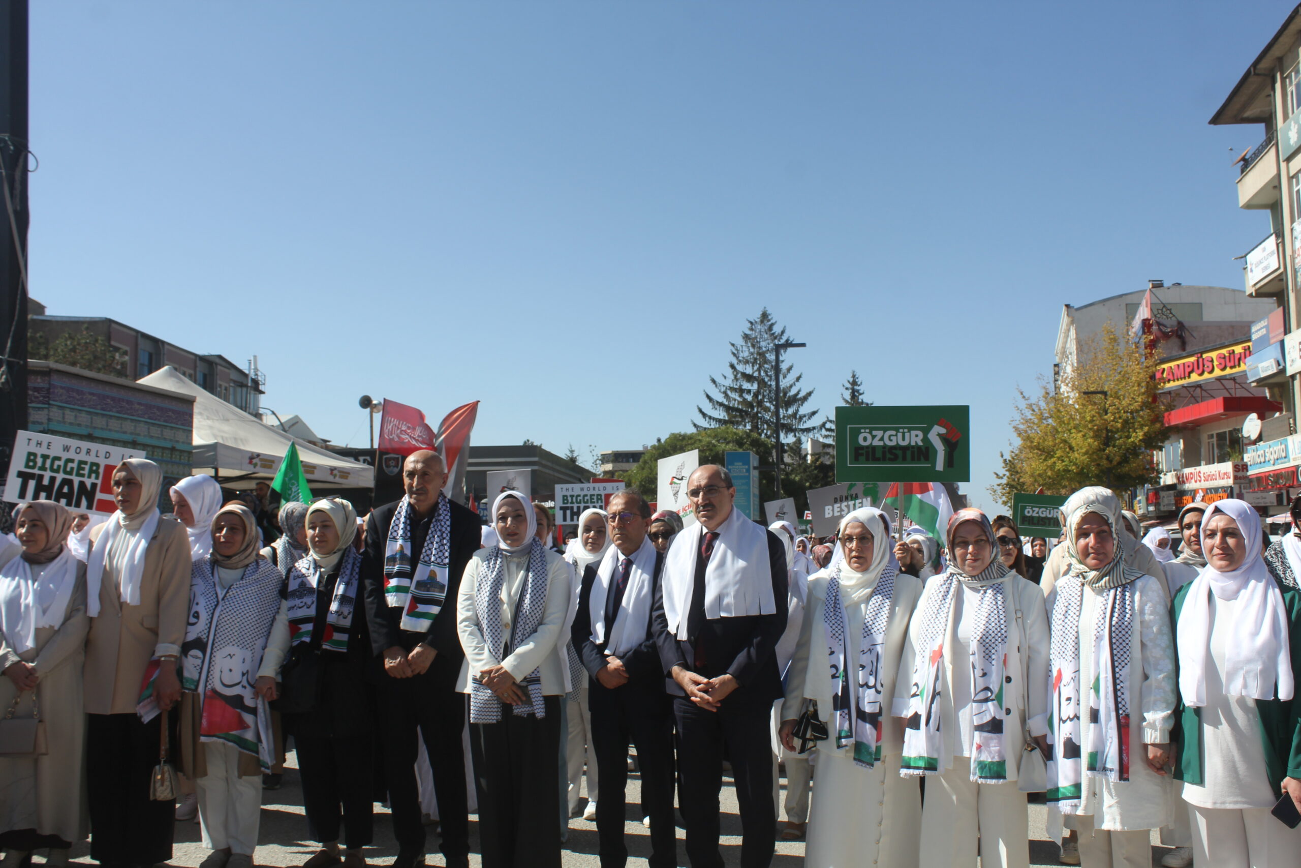 Van’da Kadınlar Gazze İçin Sessizlik Zinciri Oluşturdu