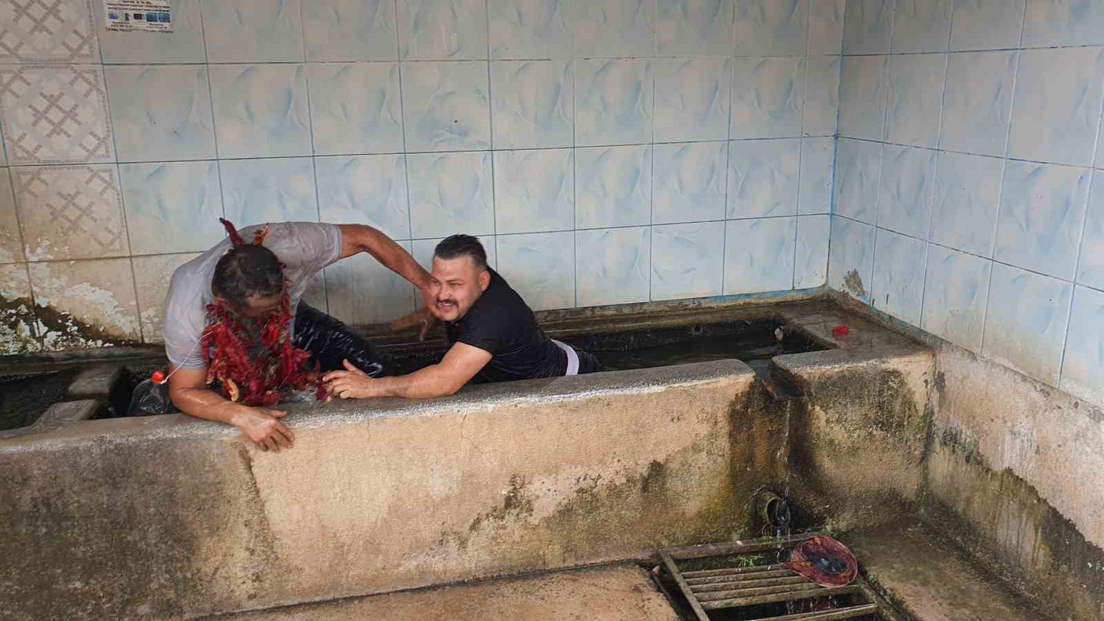 Manisa’da ilginç düğün geleneği