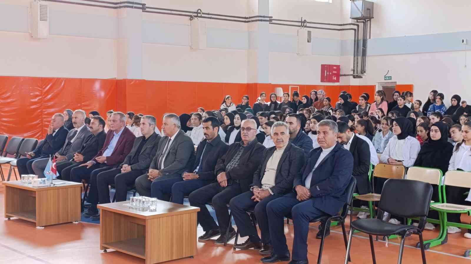 Van’da imam hatip okullarının 74. kuruluş yıl dönümü kutlandı