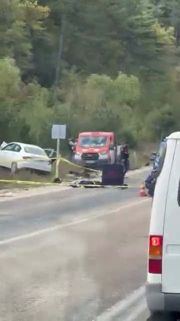 Otomobil ile motosiklet kafa kafaya çarpıştı: 1 ölü, 1 yaralı