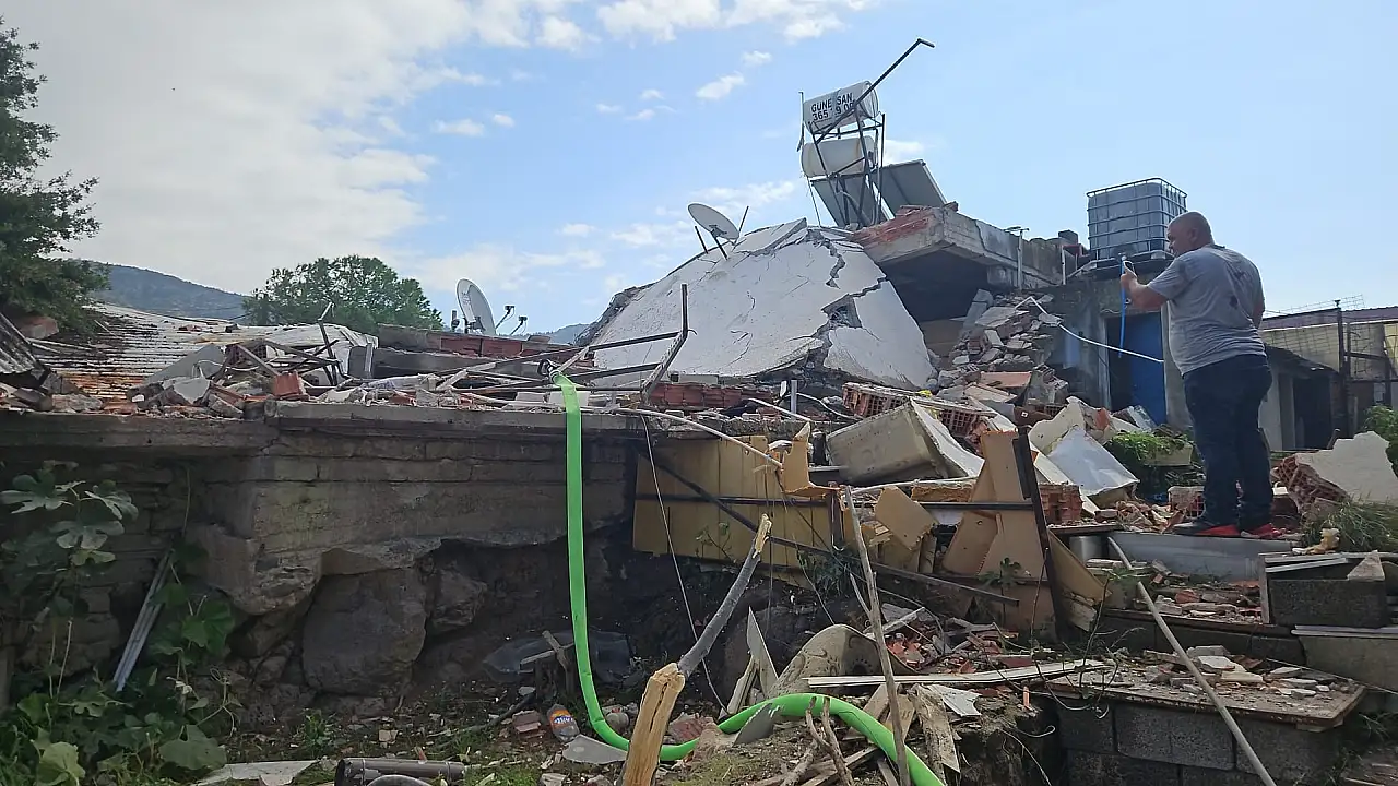 İzmir’de patlama: Yaralılar var!