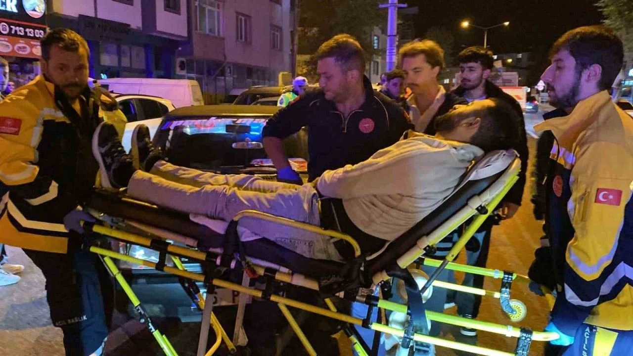 Direksiyon başında fenalaşan sürücü refüje çarptı