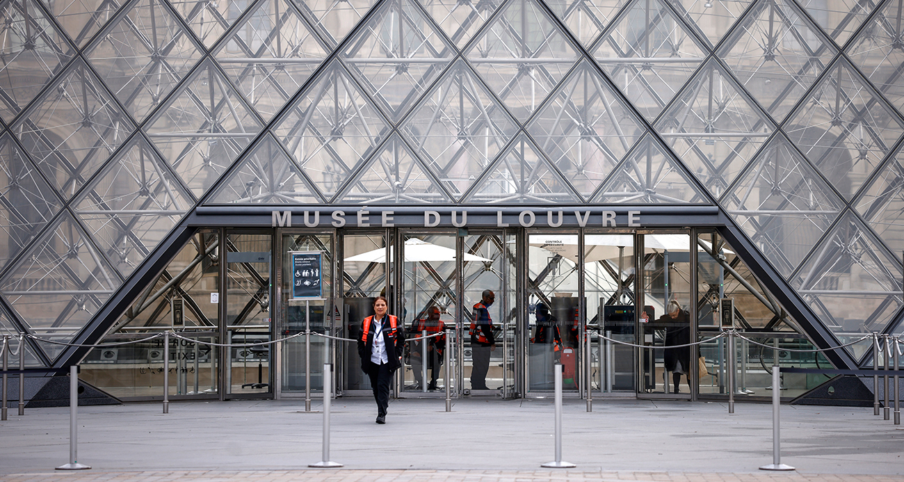 Louvre Soygunu Sonrası Müze Yeniden Açıldı