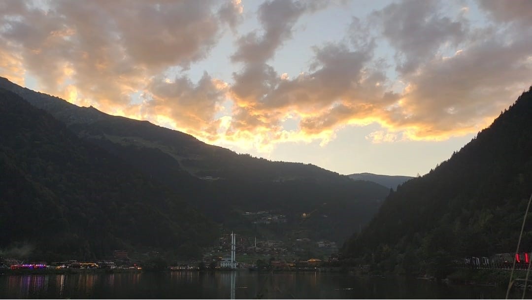 Uzungöl’de bulut geçişleri büyüledi