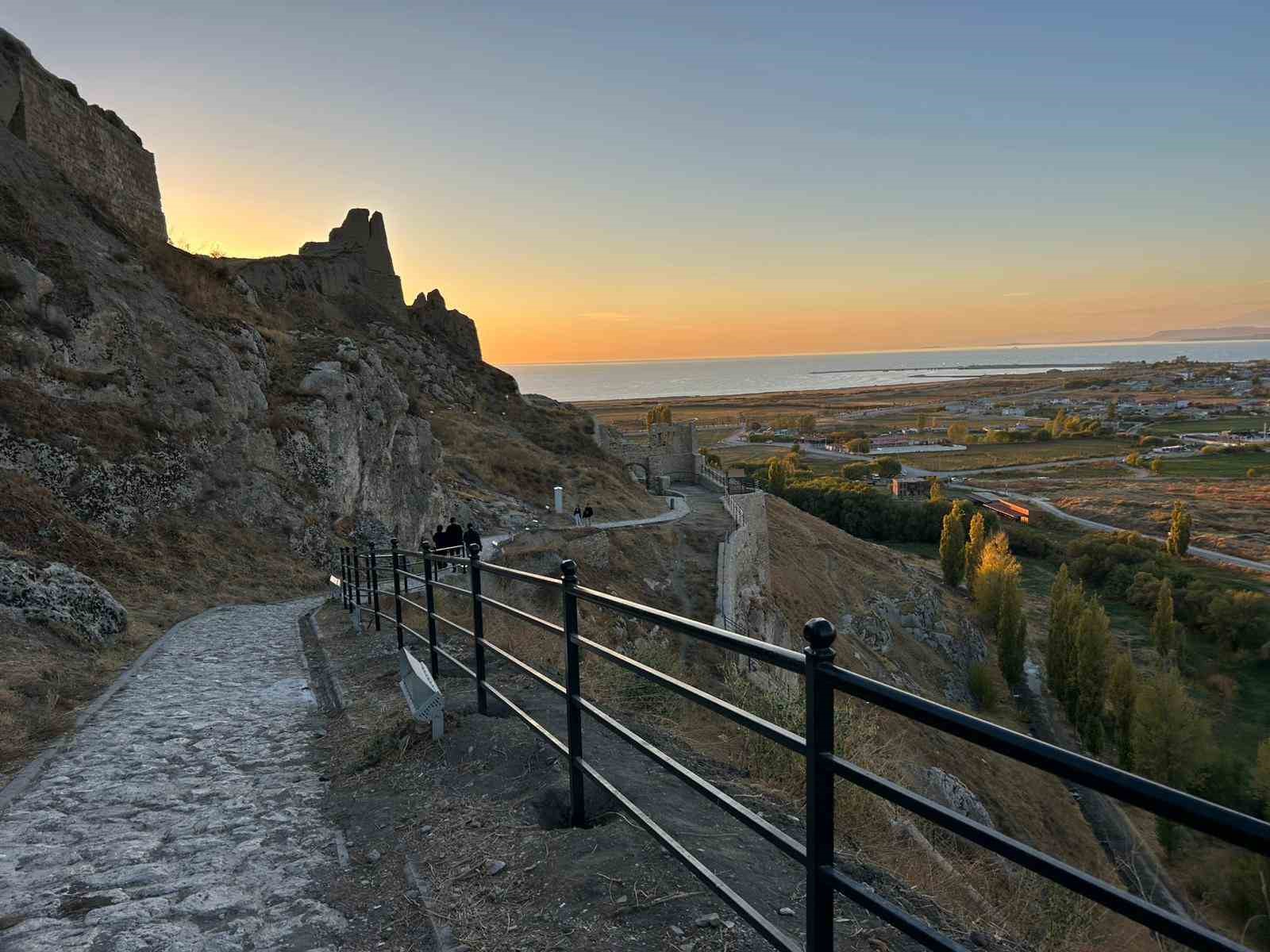 Van Kalesi’nin surları artık daha güvenli