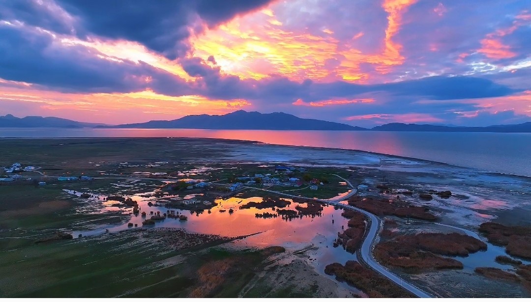 Erçek Gölü’nde muhteşem günbatımı