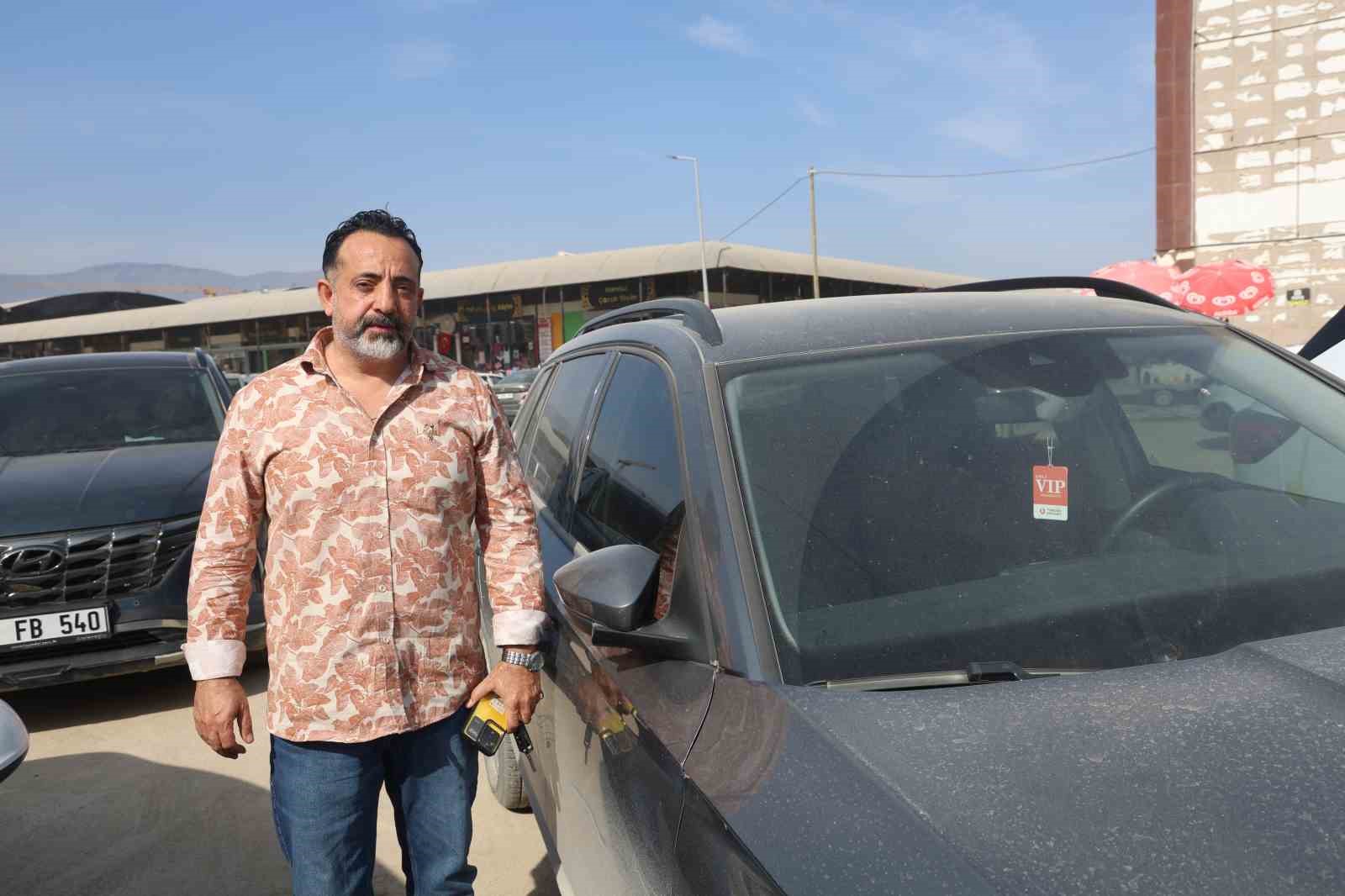 Aracını satmak isterken neredeyse dolandırıcının tuzağına düşüyordu