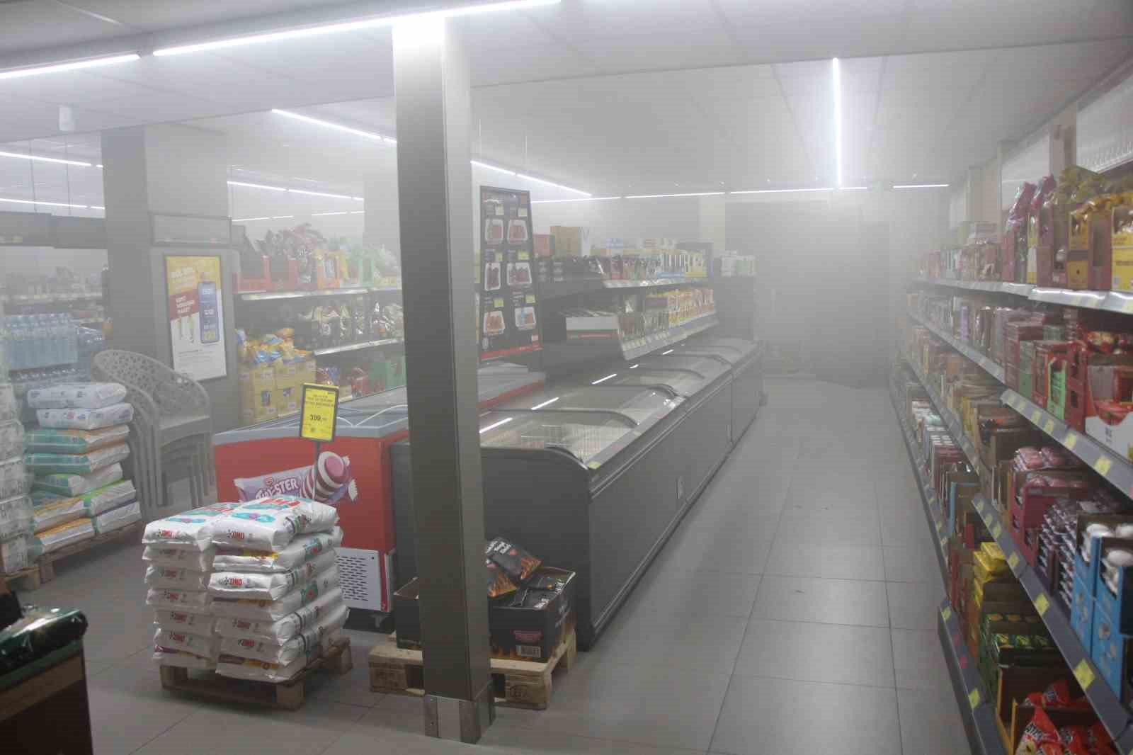 Amasya’da korkutan yangın: Marketi duman kapladı