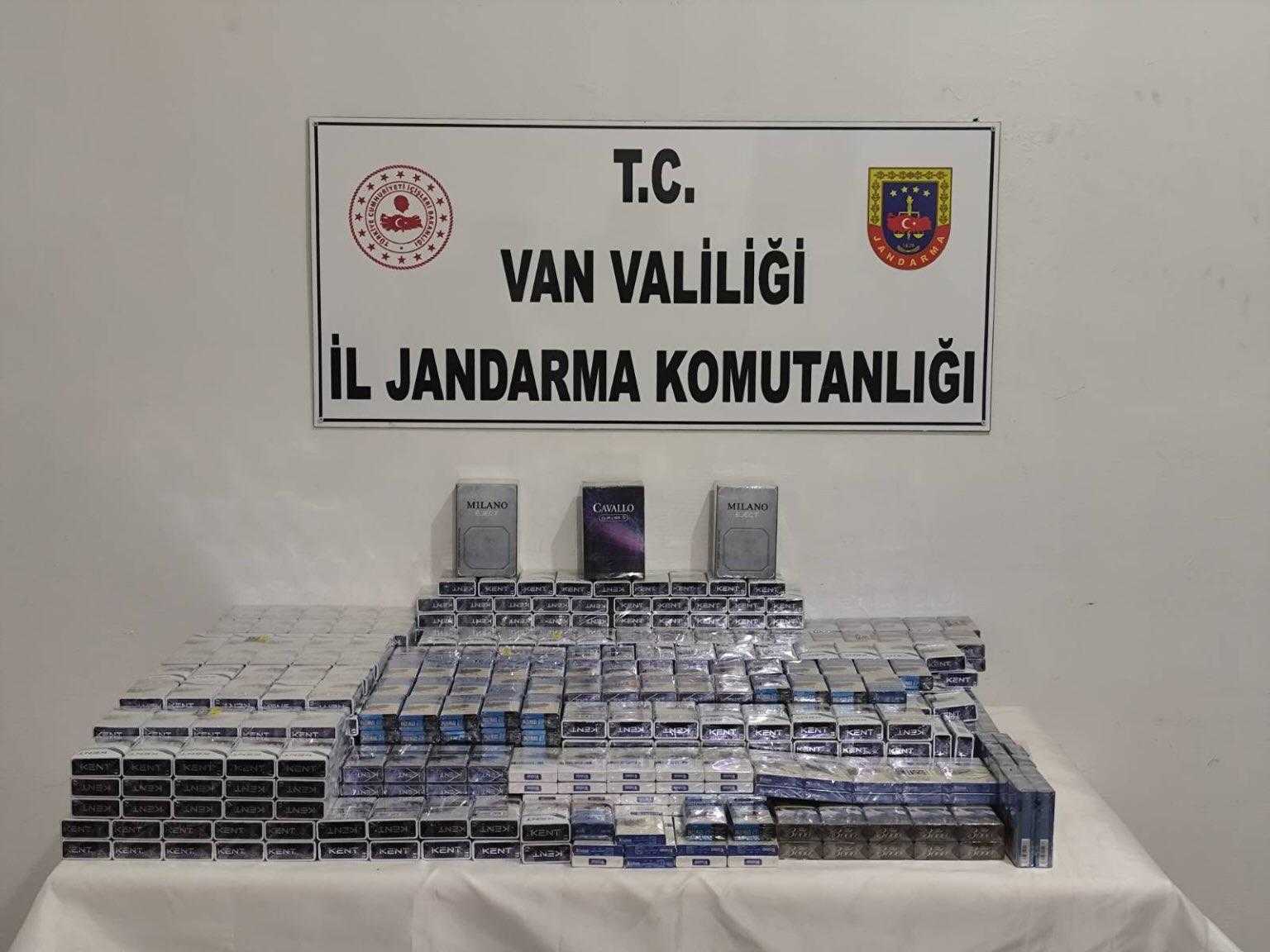 Van’da yol kontrolünde 952 paket kaçak sigara ele geçirildi