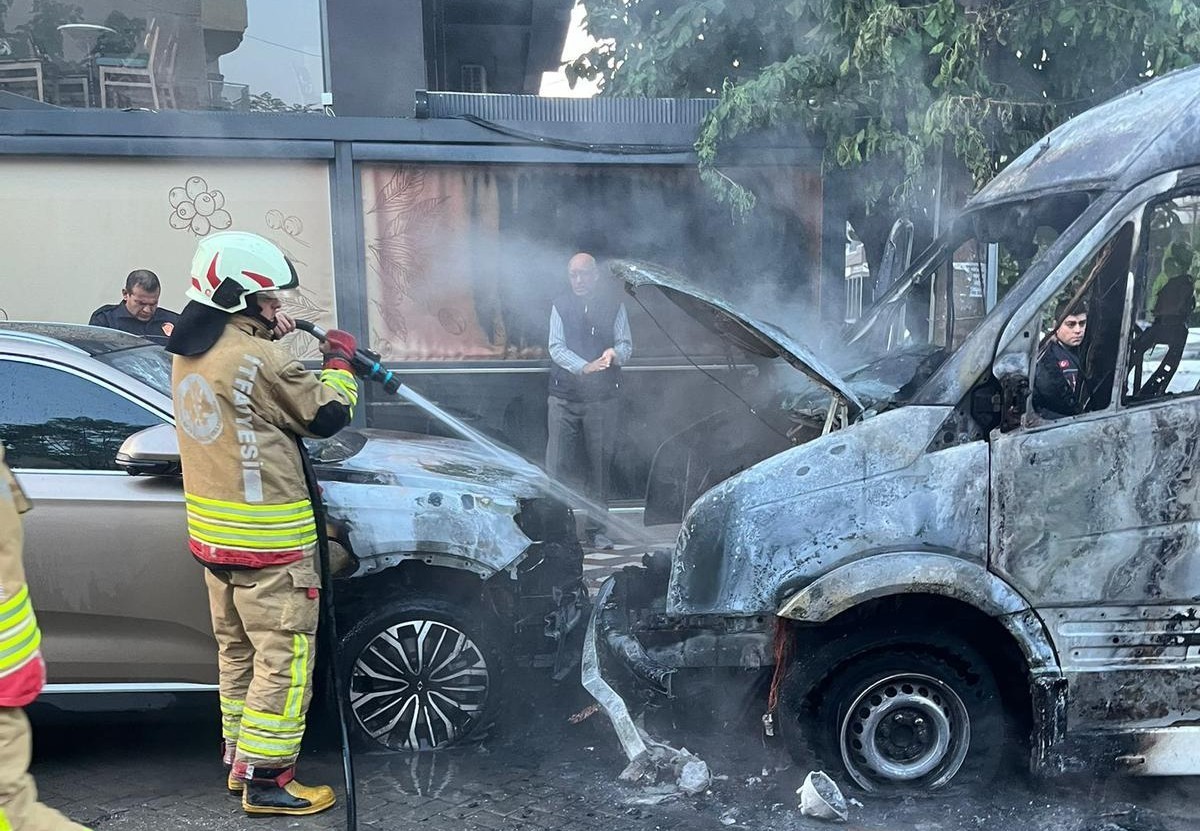 Manisa’da öğrenci servisi yandı: 13 çocuk son anda kurtarıldı