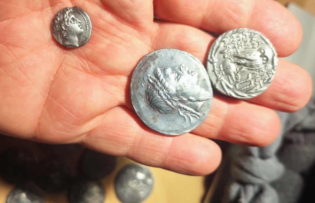 Yurt dışına kaçırılan 71 antik sikke komşuda yakalandı