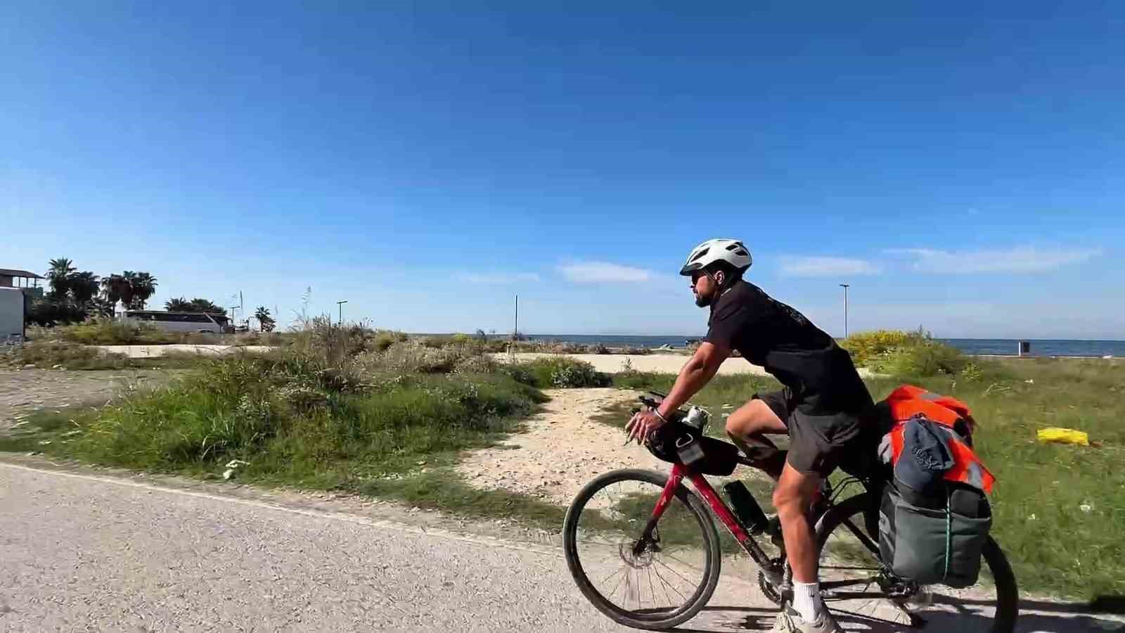 Bisiklet turunda 3 buçuk ayda 2 bin 500 kilometreyi pedallayan genç, Türkiye’nin en güneyine ulaştı