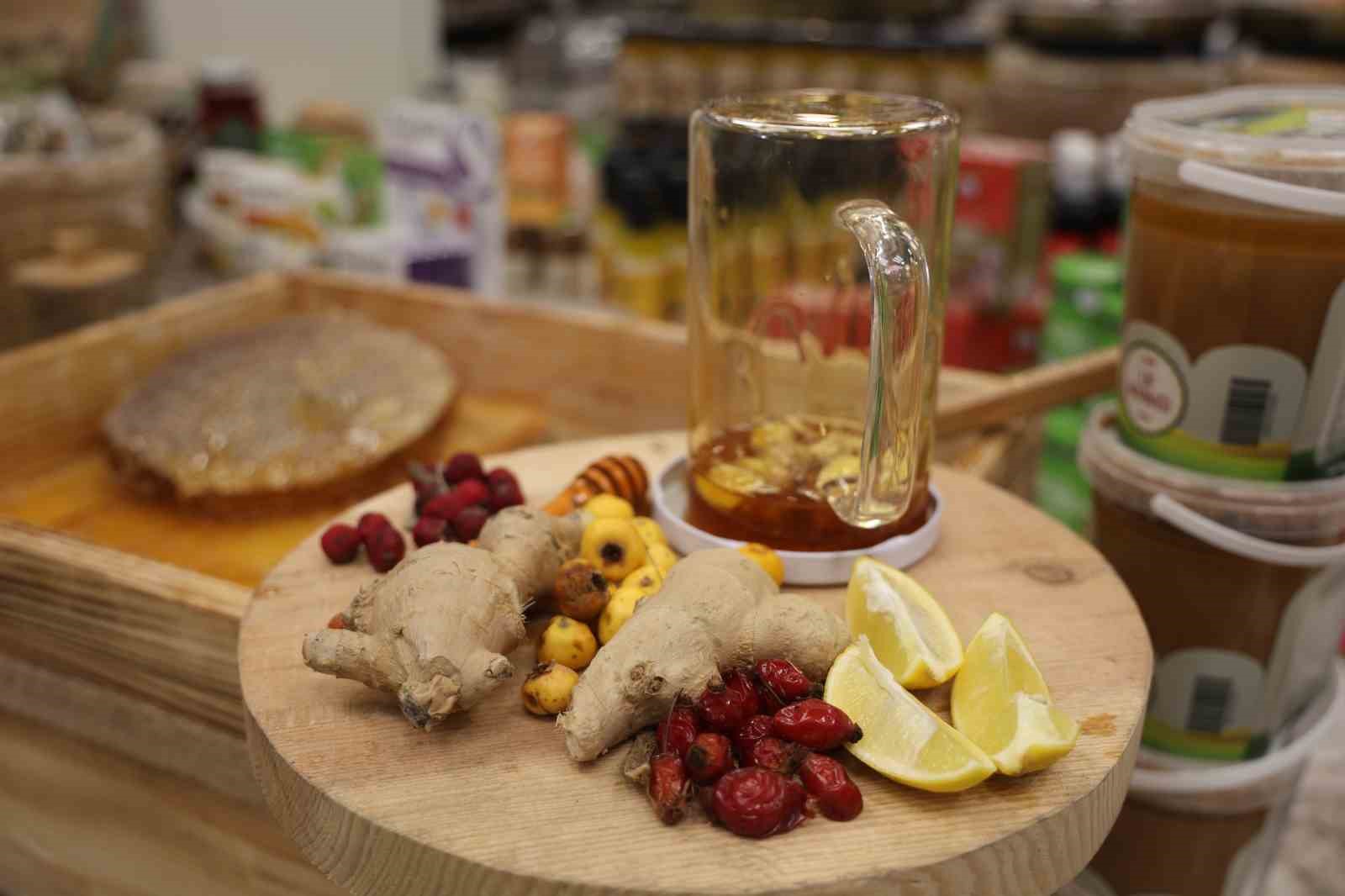 Boğaz enfeksiyonuna karşı zencefil ve bal karışımı