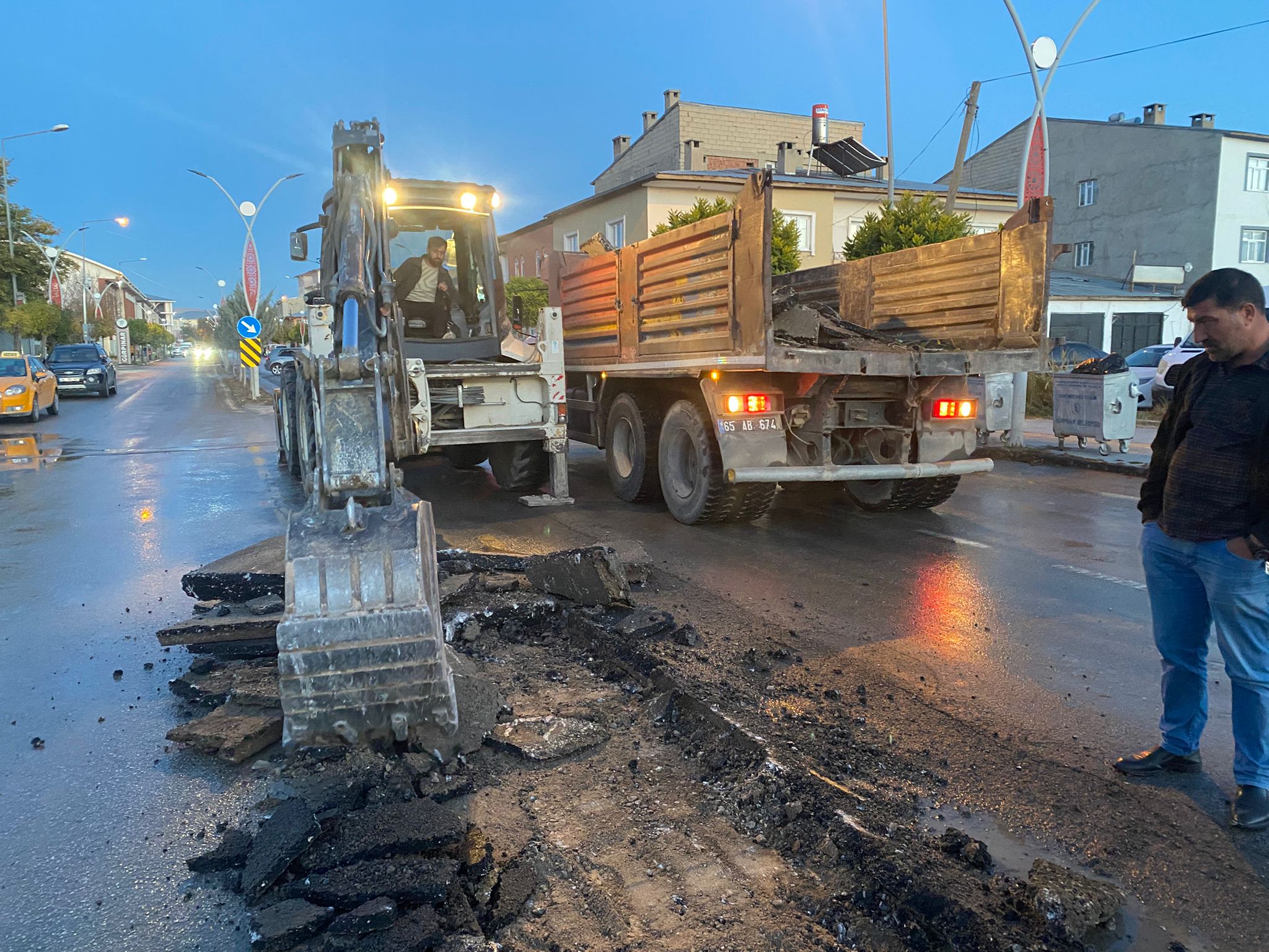 Gürpınar’da Cumhuriyet Caddesi Yenileniyor