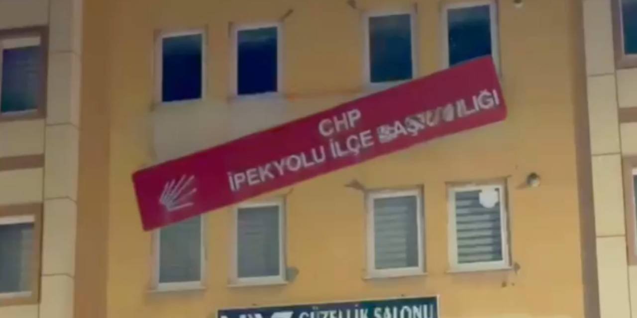 Van’da CHP İpekyolu İlçe Binasına Saldırı: Tabelalar Kırıldı