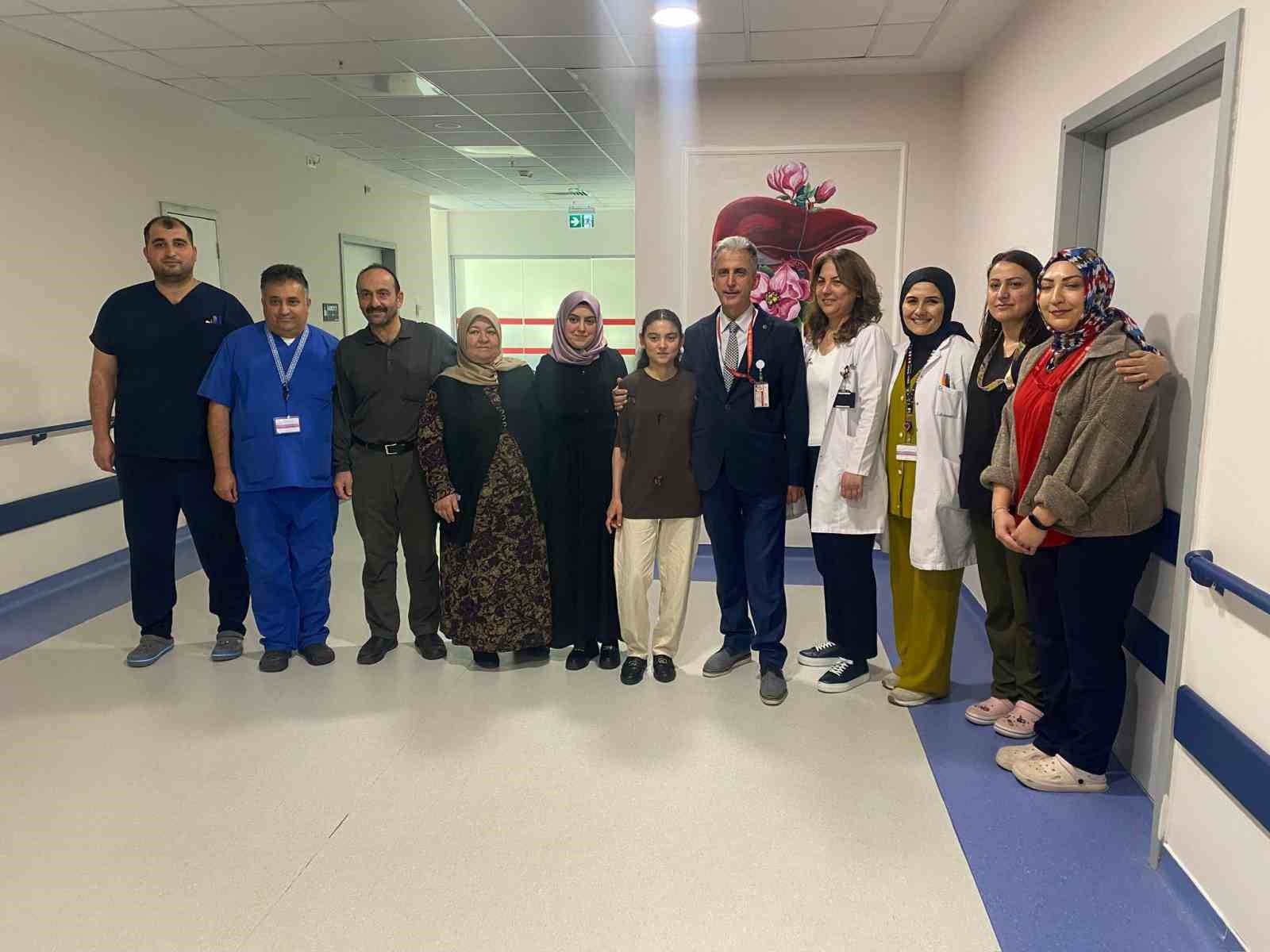 Genç doktor, ablasının bağışı ile hayata tutundu