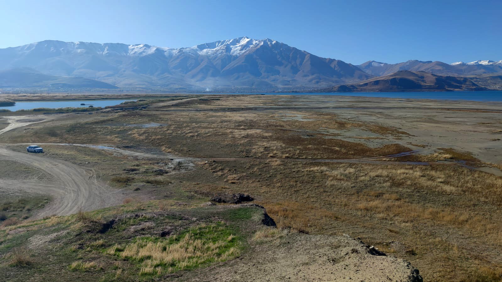 Renkli yazlardan sessiz çöl manzarasına: Van Gölü’nün 8 yıllık değişimi