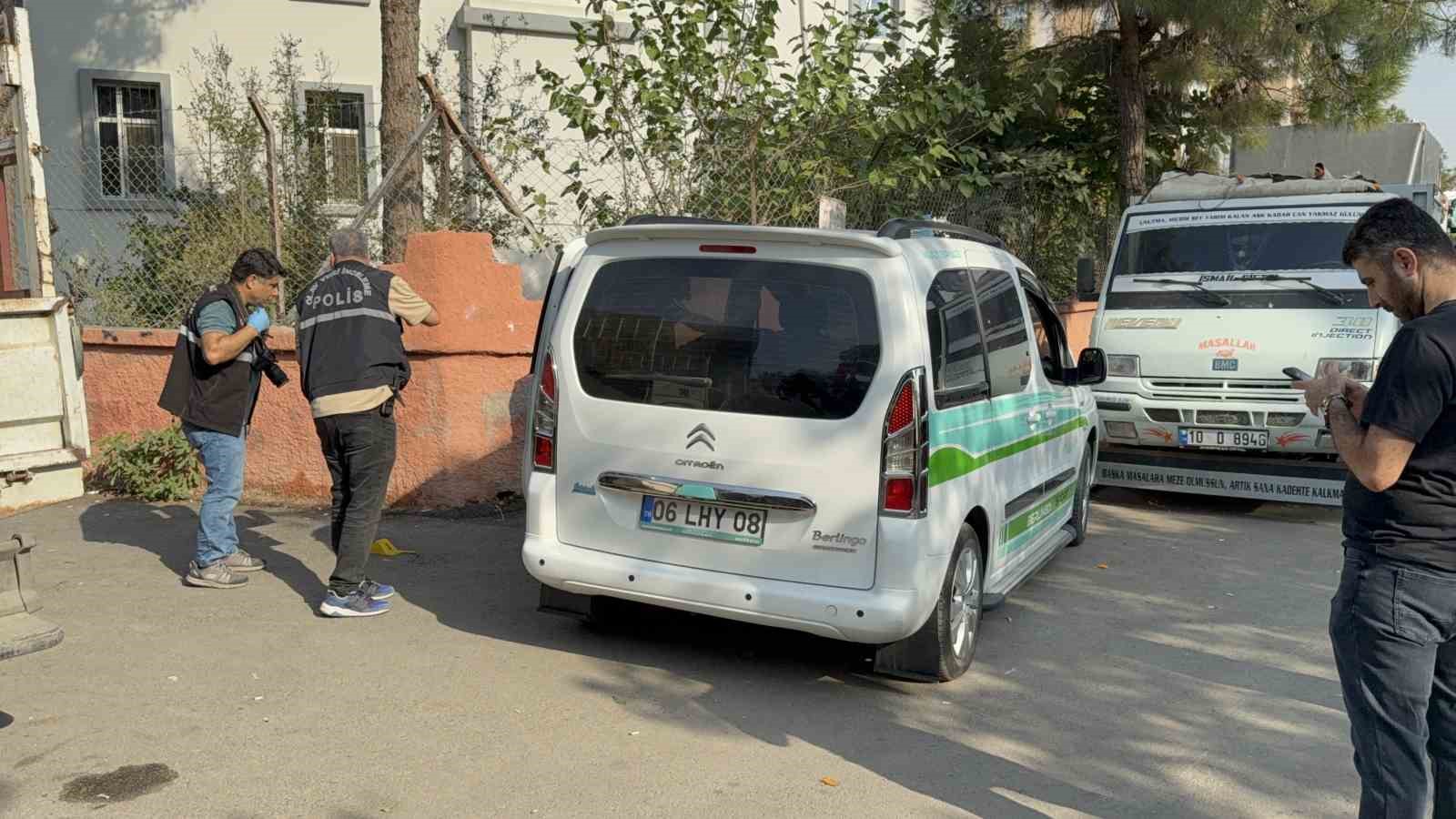 Adana’da semt pazarını kana buladılar: 2 ölü, 5 yaralı