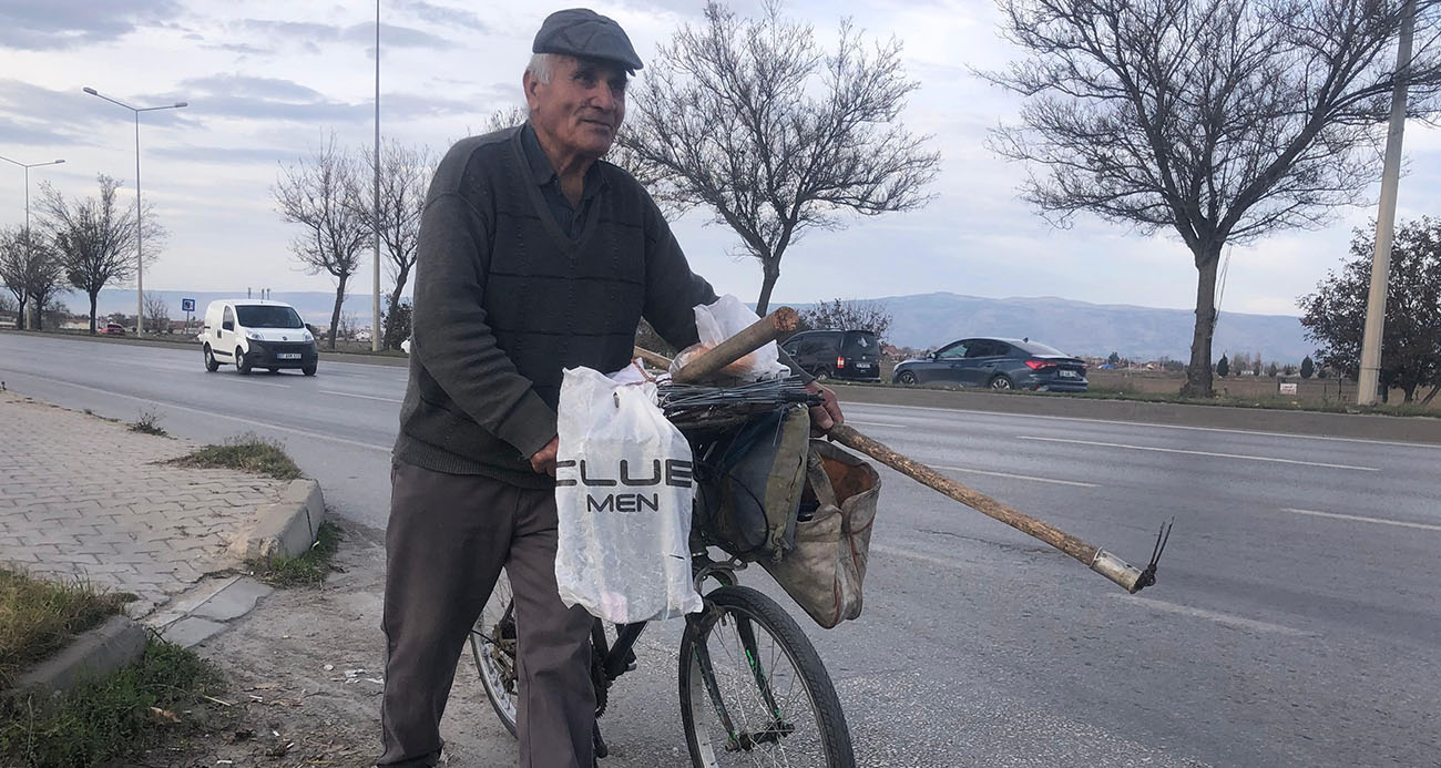 84 yaşında pedal çevirerek geçimini sağlıyor