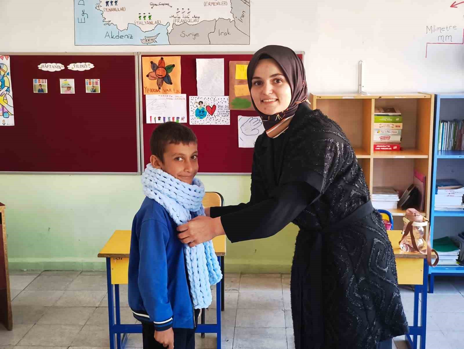 Kendi atkılarını örerek kışa hazırlanıyorlarr