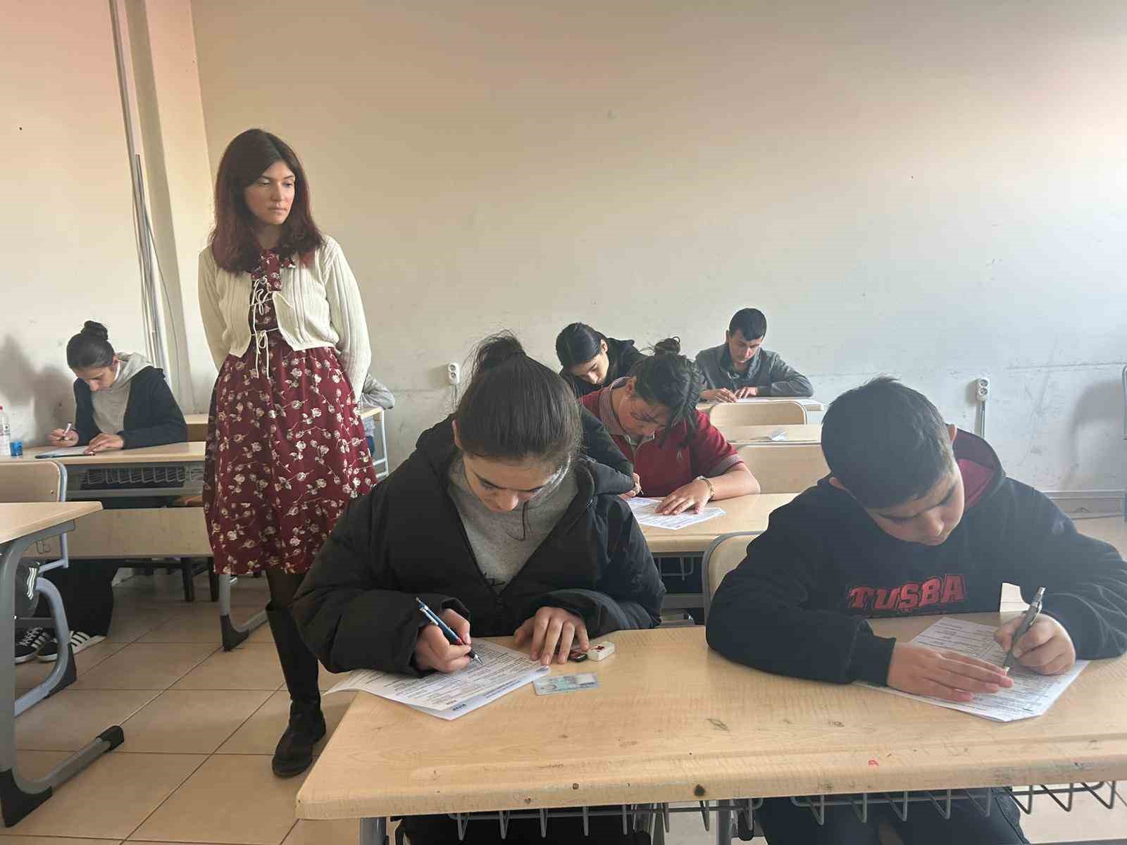 Vanlı öğrenciler ve yetişkinler kitap okuma yarışmasında buluştu