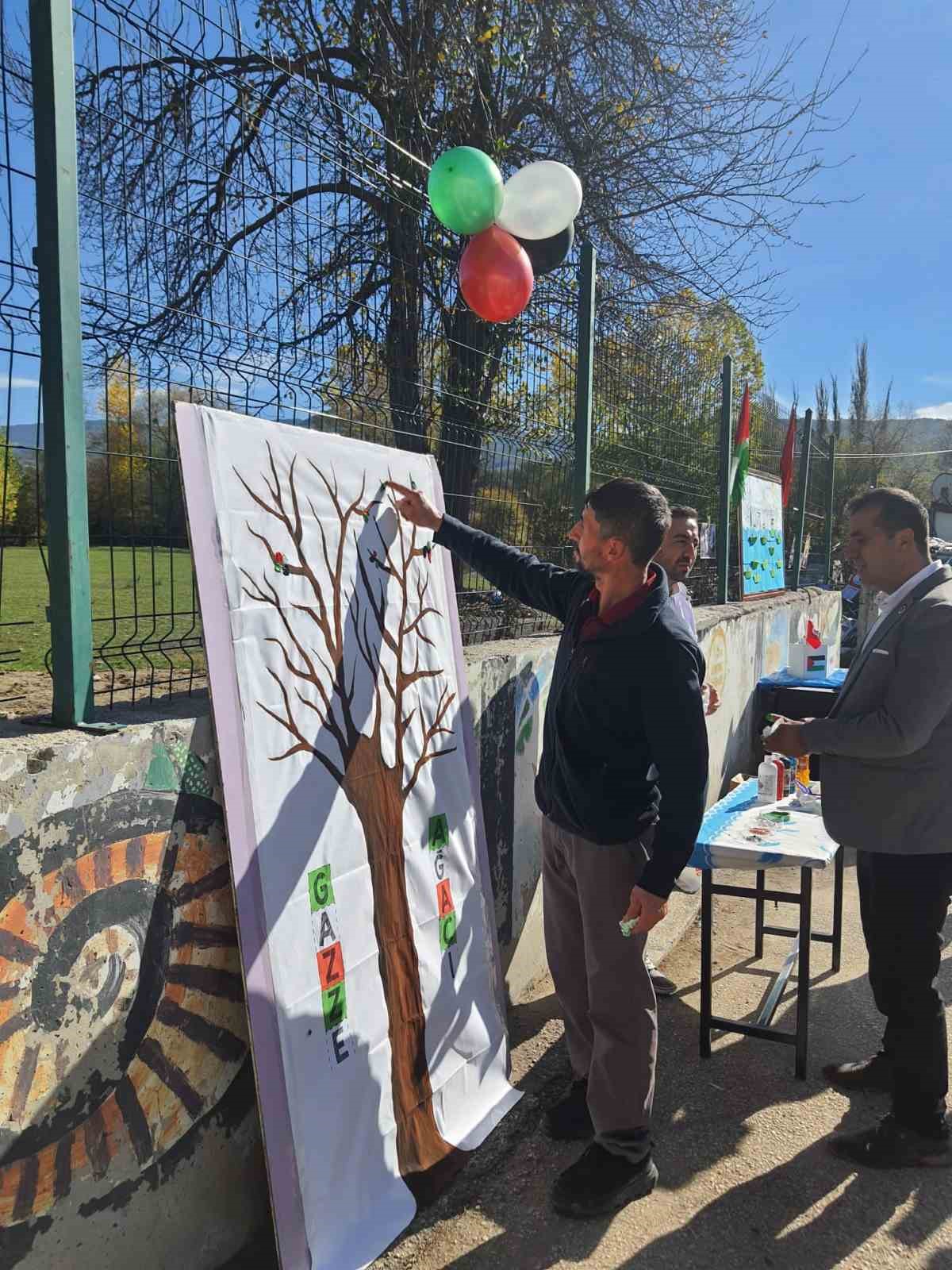 Öğrencilerden Filistin’e anlamlı destek