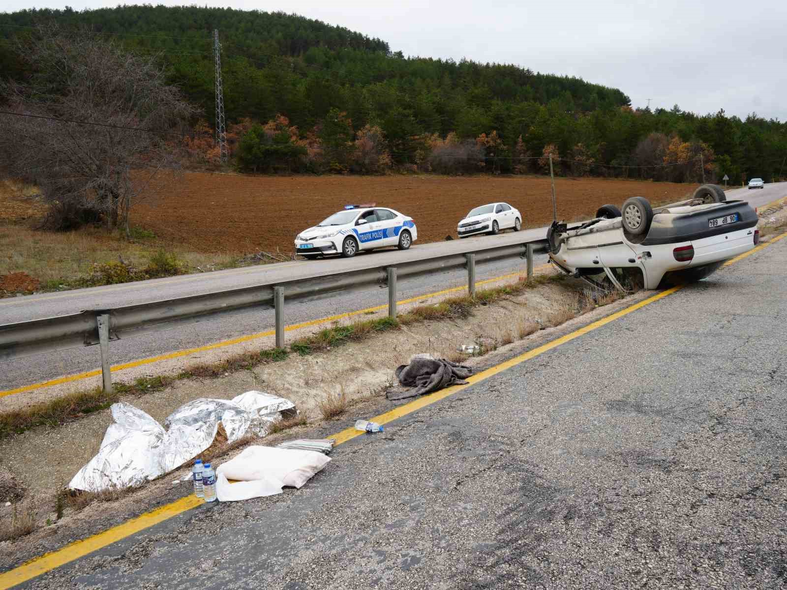 Takla atan otomobil alev aldı: 2 yaralı