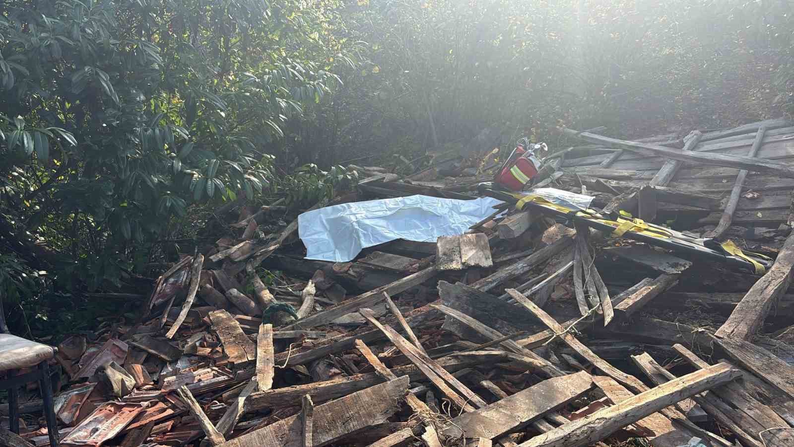 Düzce’de ahşap yapı çöktü: 1 ölü