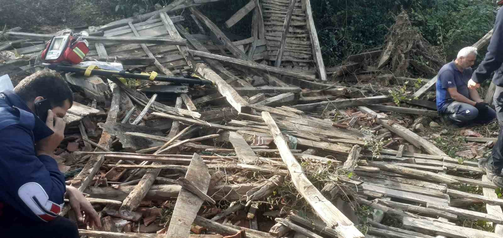 Düzce’de ahşap yapı çöktü: 1 ölü