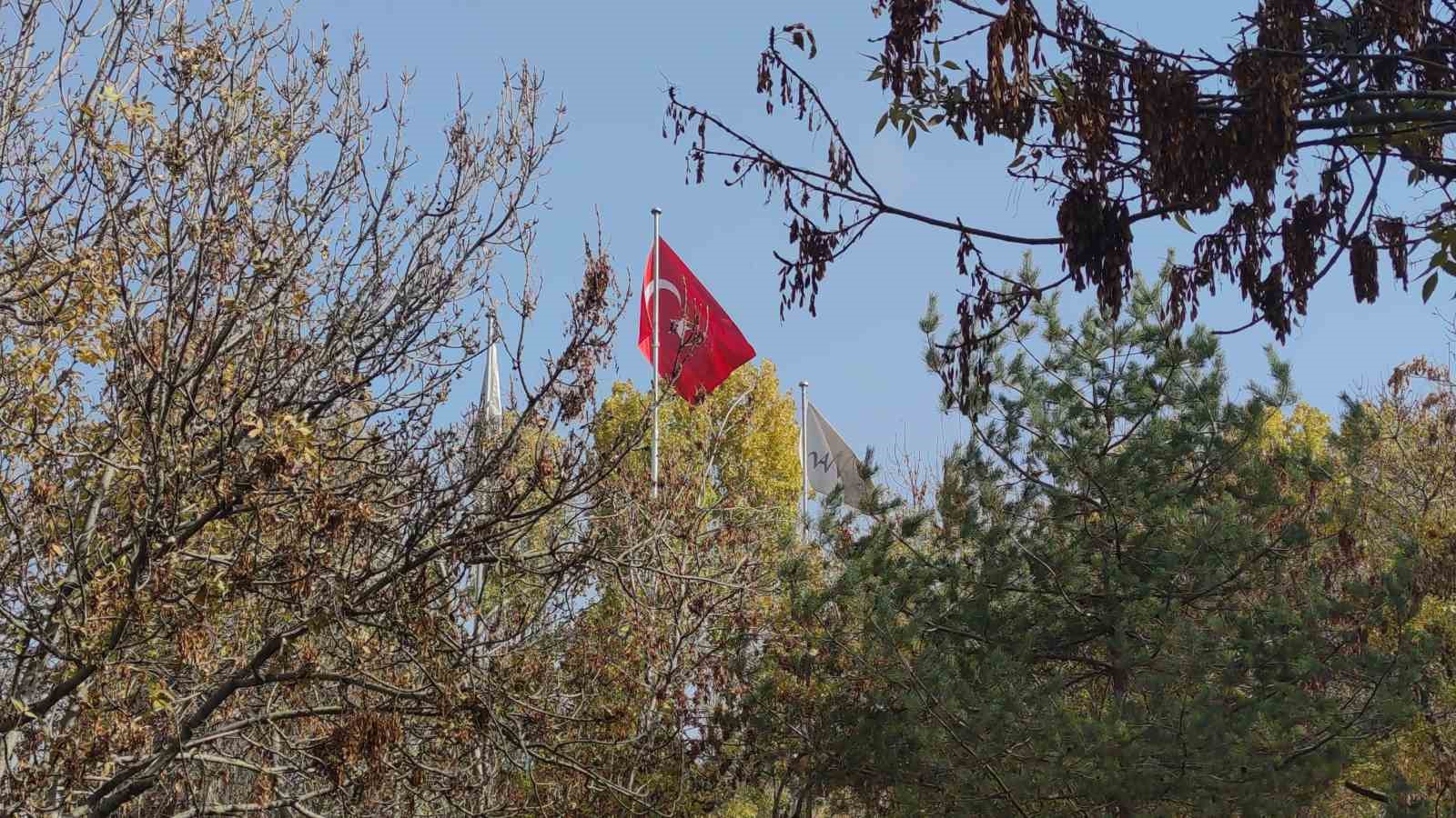 Van Kalesi ve Atatürk Kültür Parkı ziyaretçilerin gözdesi oldu