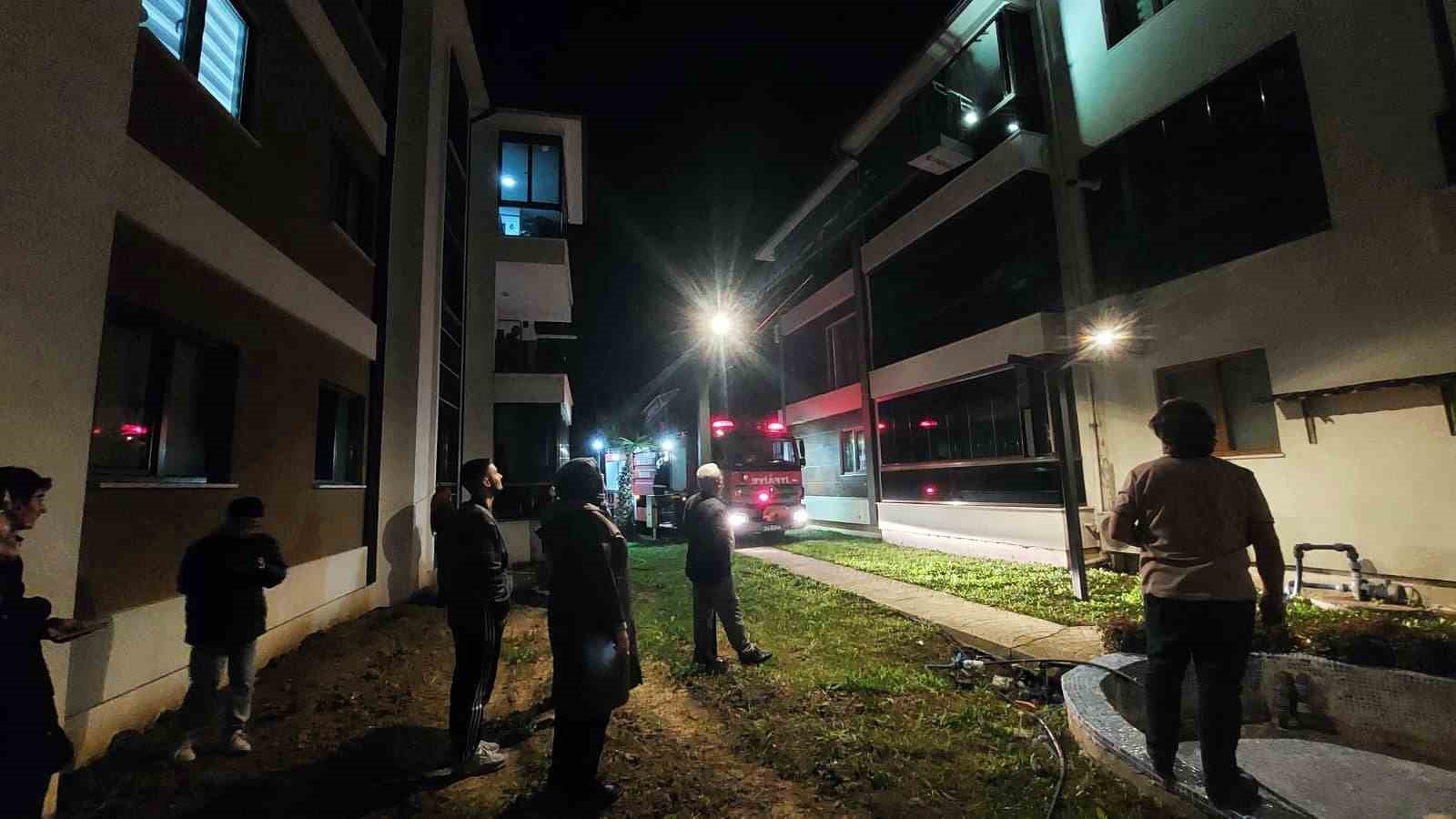 Sakarya’da 4 yaşındaki çocuk evde kilitli kaldı, itfaiye balkondan girdi