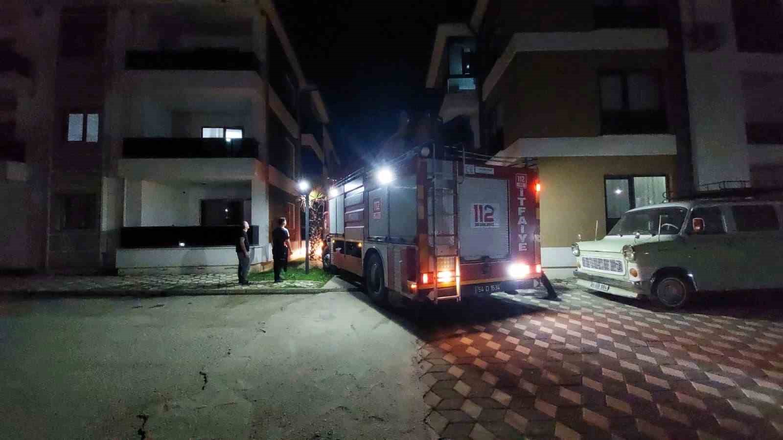 Sakarya’da 4 yaşındaki çocuk evde kilitli kaldı, itfaiye balkondan girdi