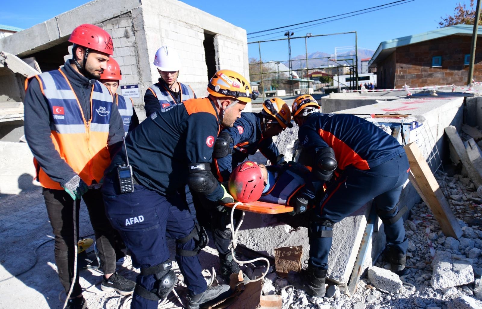 Van YYÜ ve AFAD’dan 2011 depremlerini anma kapsamında saha tatbikatı