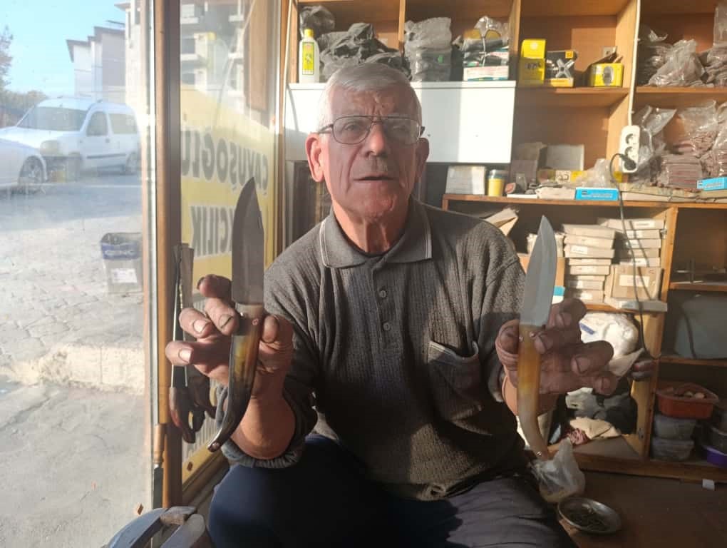 75 yaşındaki usta, baba mesleğini sürdürüyor