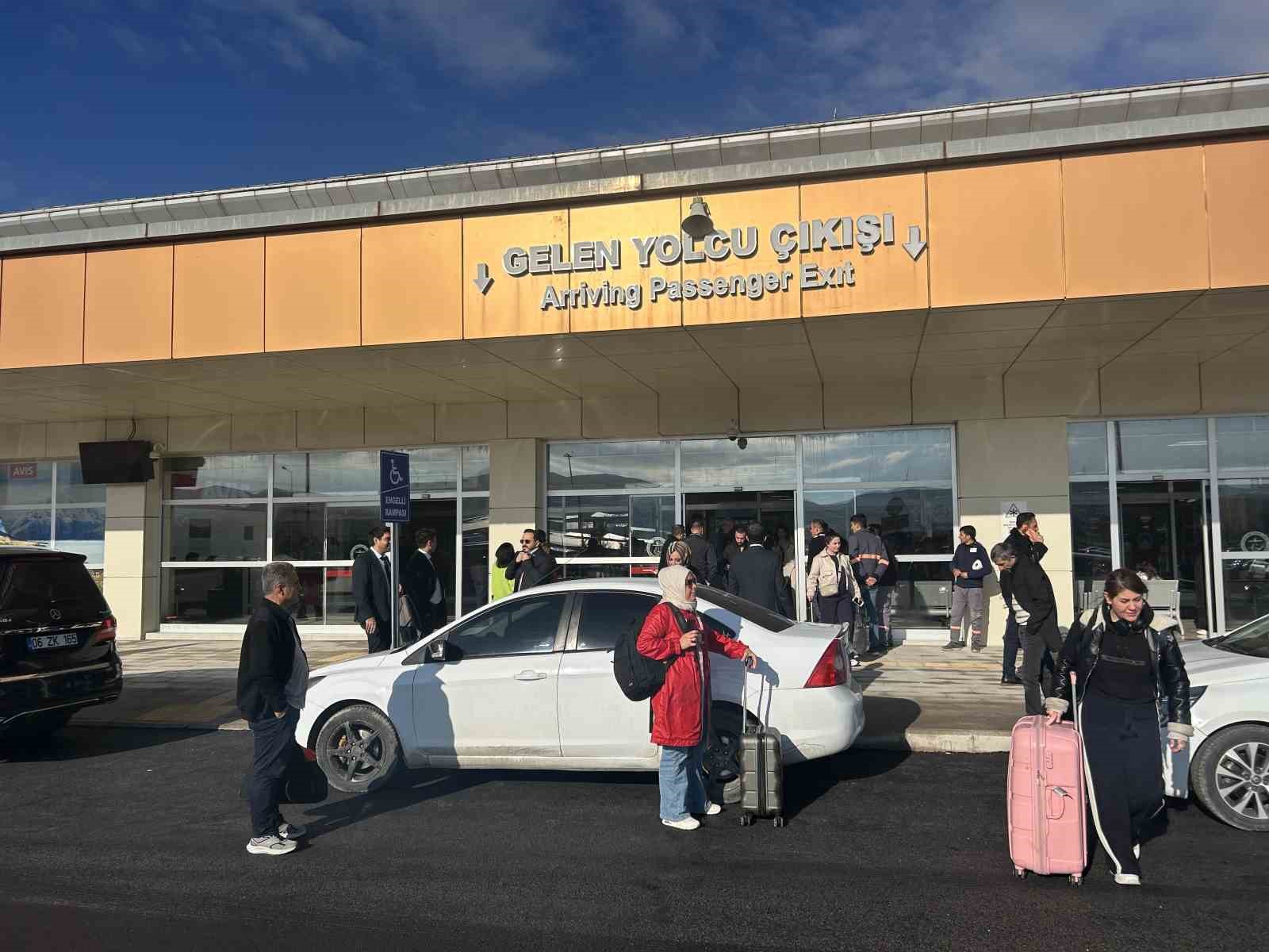 Van Ferit Melen Havalimanında uçuşlar yeniden başladı