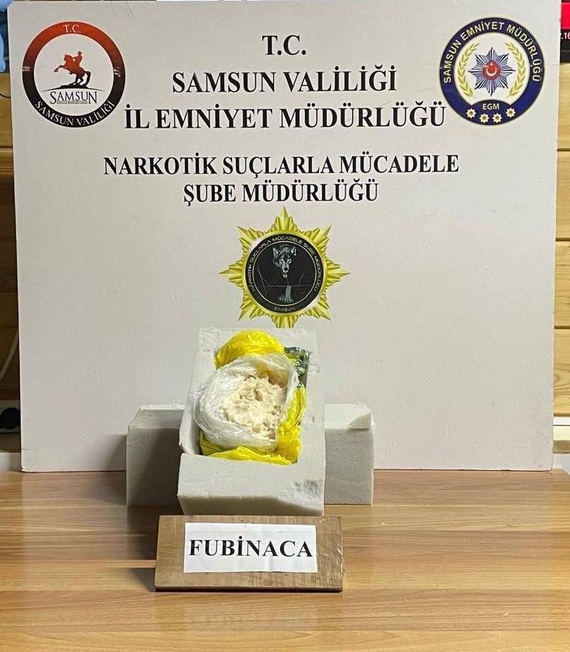 Minibüsün sünger bölmelerinden uyuşturucu çıktı