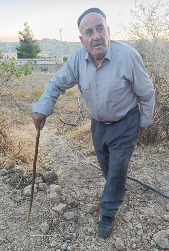 Siirt’te kayıp Alzheimer hastası şahsın kızı, köye gelen hayvan aracını işaret etti