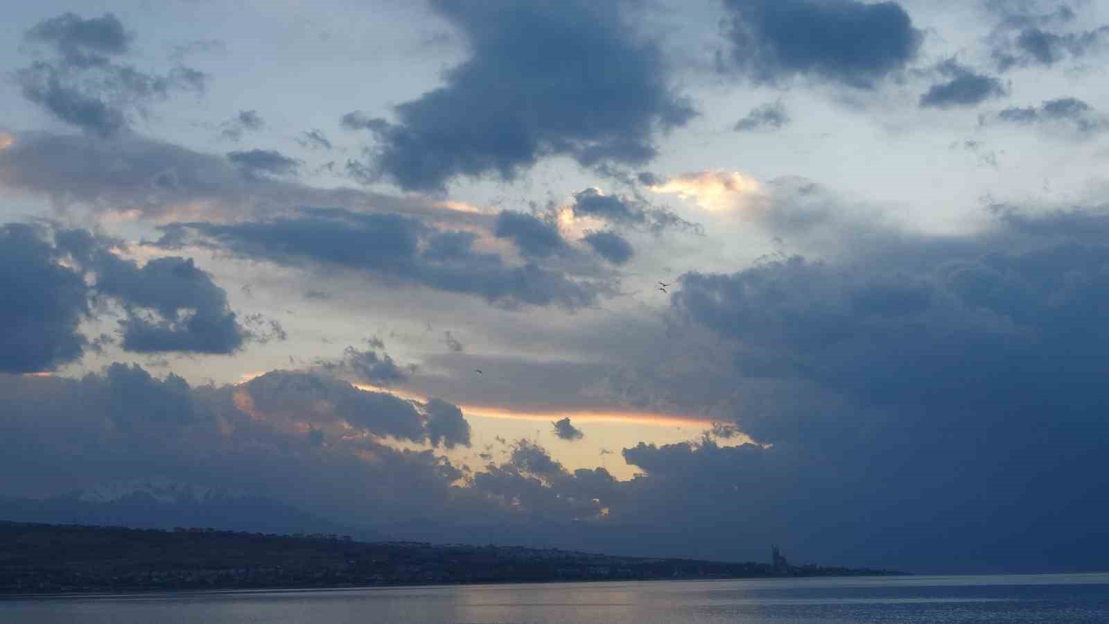 Van semalarında bulut ve ışık şöleni: Gündüz bulutların dansı, akşam büyülü manzaralar