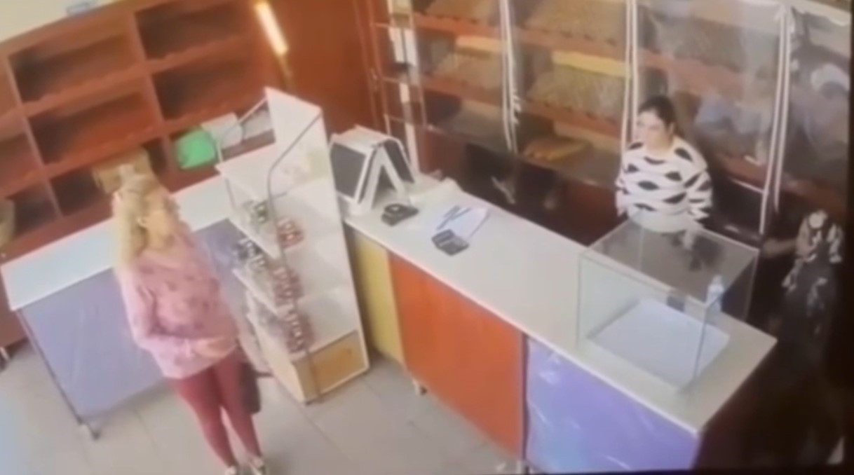 Fırına dalan otomobil dehşet saçtı: 4 yaralı!