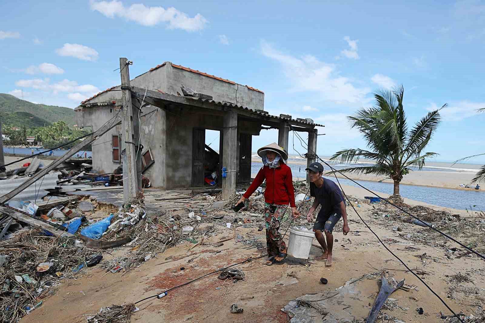 Vietnam’ı vuran Kalmaegi Tayfunu’nda 5 kişi hayatını kaybetti